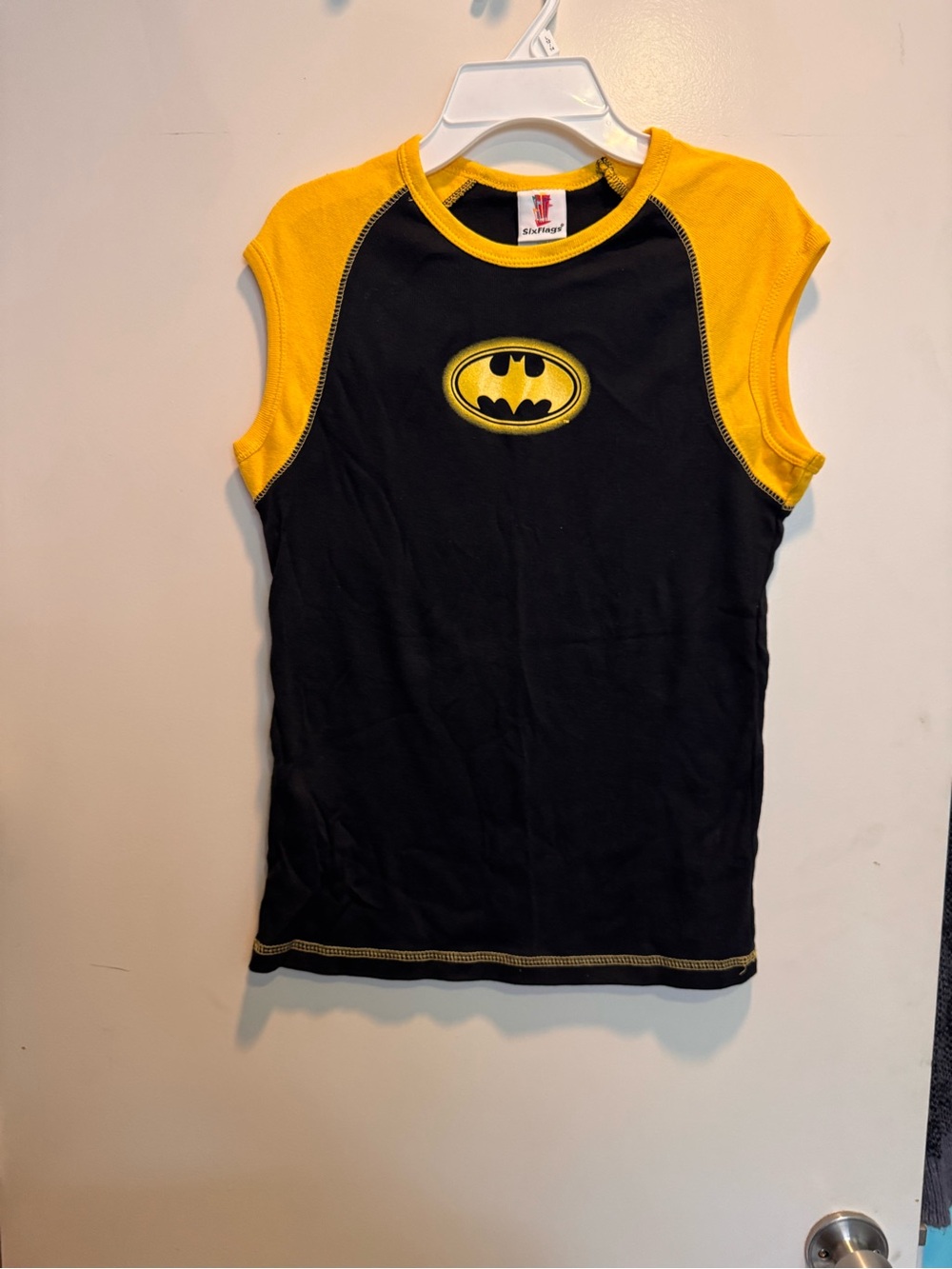 Vintage Y2K Six Flags Batman Raglan Tee XL